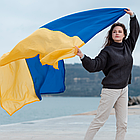 Прапор України з габардину 135х90 см зшитий, міцне полотнище жовто-синього кольору для вулиці та дому, фото 6