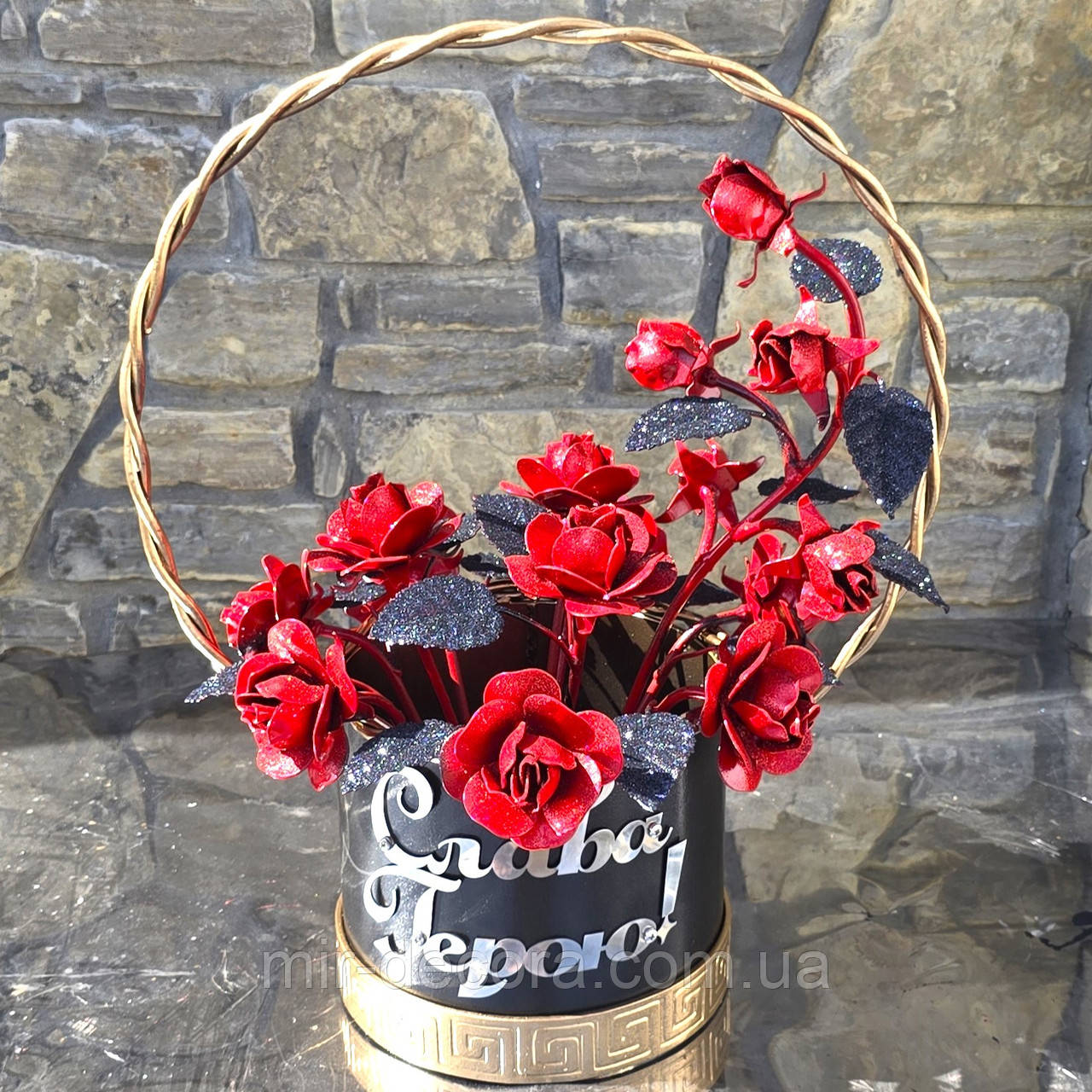 Букет Коханому чоловіку , ваза ,,Слава Герою,, памяти Героя, ваза на алею славы.