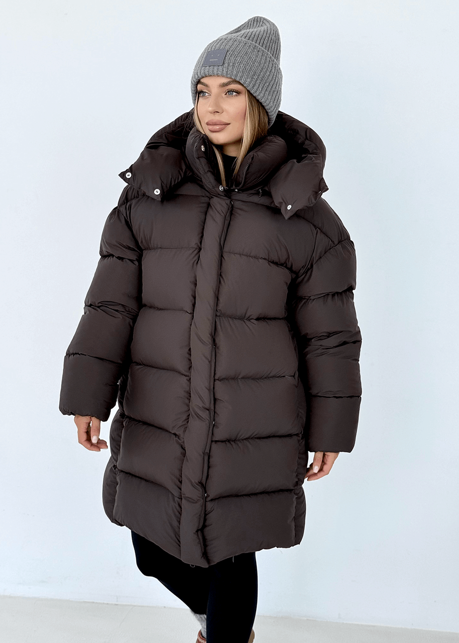 Жіночий подовжений пуховик шоколадного кольору Максі з капюшоном та кишенями на магнітах, фото 1