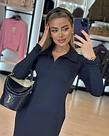 Женское макси-платье из плотного трикотажа с разрезом и аккуратным воротником