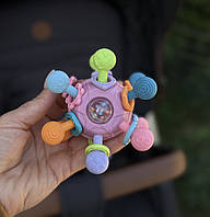 Розвиваюча сенсорна іграшка-куб для малюків з силіконовими деталями , брязкальце
