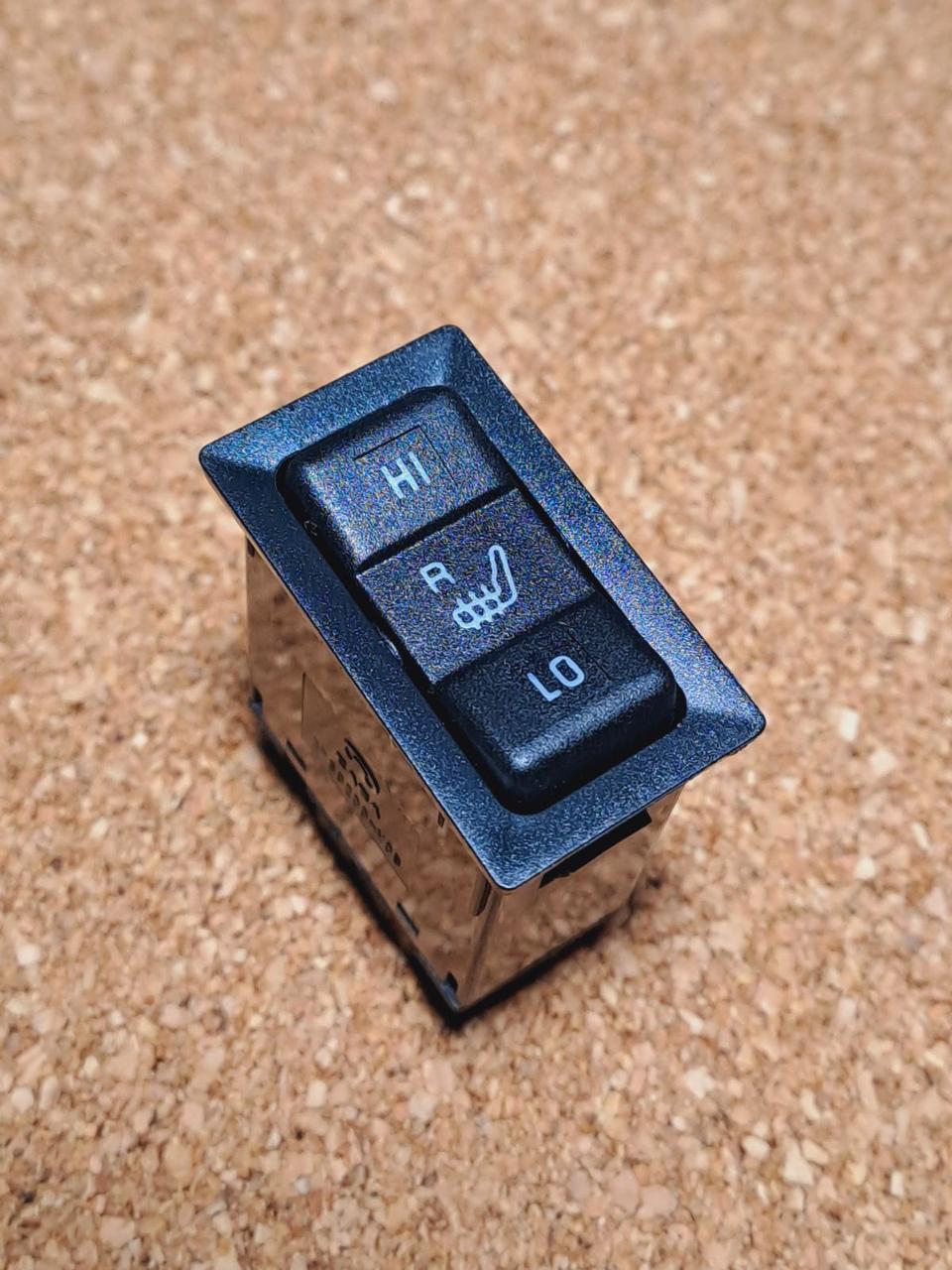 Кнопка підігріву сидіння переднього правого Great Wall Voleex C30 (Волекс C30), Грейт Вол Волекс С30, Грейт Вол Волекс Ц30, фото 1