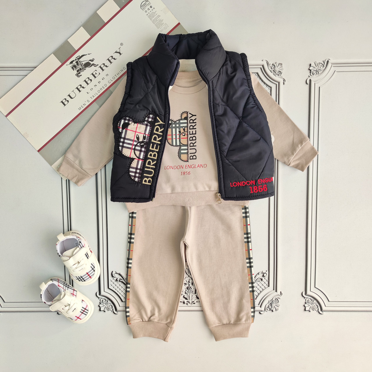 Дитячий костюм Берберрі, комплект трійка із утепленою жилеткою