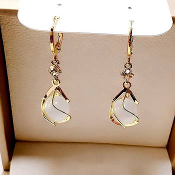 Сережки підвіски золотисті зі сріблястим кристалом і великим білим каменем