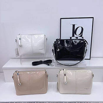 Сумка жіноча 25,5*19,5 см на блискавці з довгим ремінцем із лакової штучної шкіри у різних кольорах Fuerya