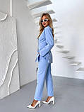 Блакитний жіночий костюм: обтислі штани та приталений піджак, фото 9