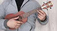 Як називається маленька гітара