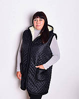 Жилетка жіноча подовжена з капюшоном стьобана на блискавці чорна 46-58р з овечої вовни з кишенями