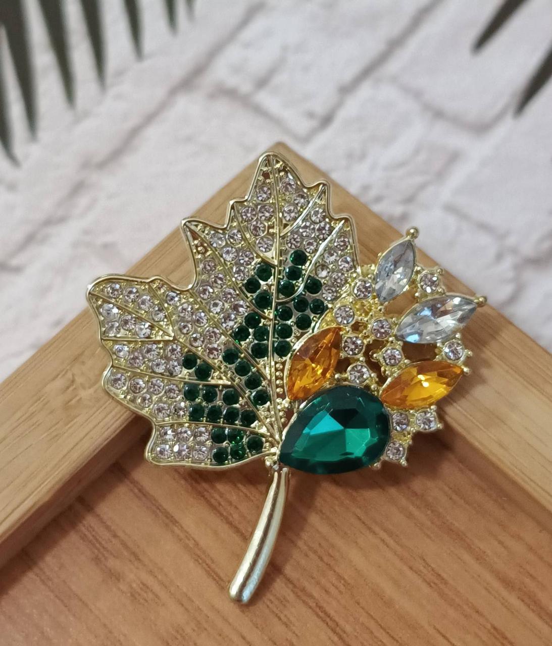 Брошка Лист із смарагдовим акцентом BRS172, фото 1