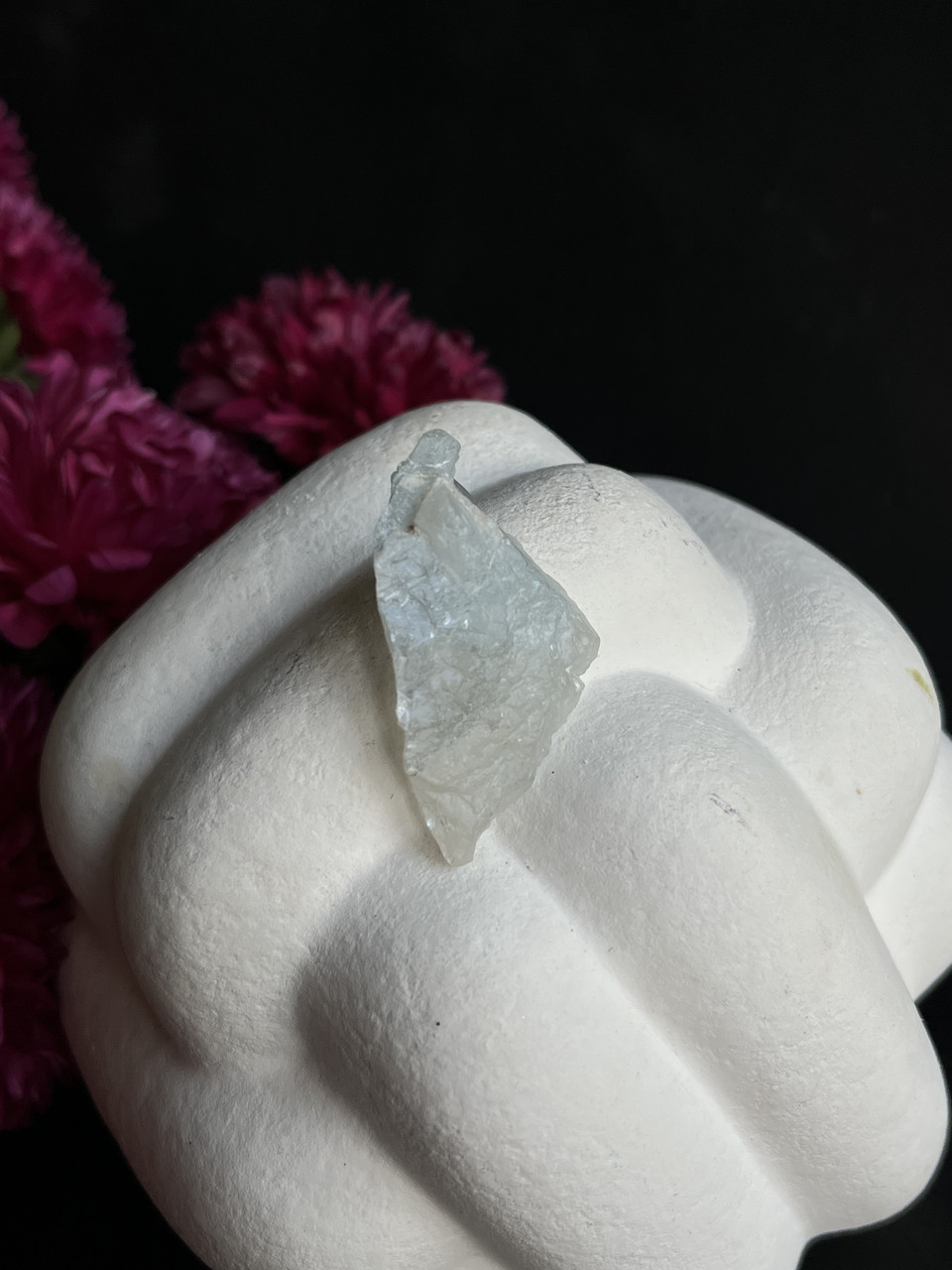 Камінь натуральний необроблений блакитний топаз 39*20*7,5 мм., фото 1