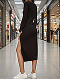 Чорна жіноча сукня з розрізом і принтом сердечки, фото 2