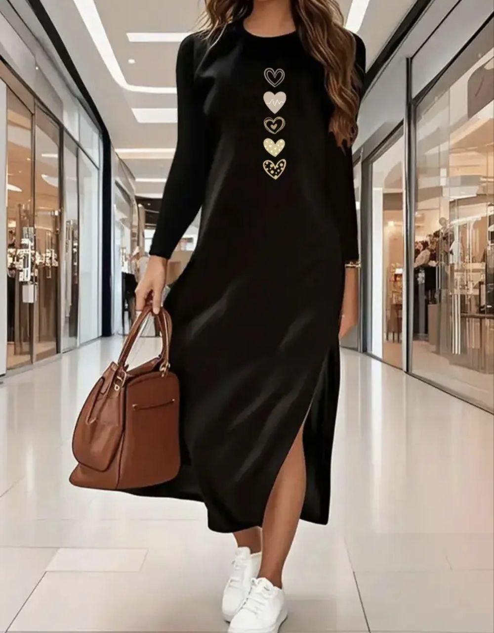 Чорна жіноча сукня з розрізом і принтом сердечки, фото 1