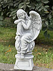 Скульптура сумуючого Ангела, фігура дівчинка Ангел з крилами, статуетка на цвинтар Ангел на постаменті 41 см, фото 6