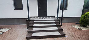Сходи з токівського граніту з термодоріжкою та облицювання тераси