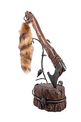 Кована сокира ручної роботи з підставкою на пеньку та хвостом – подарунок, декор