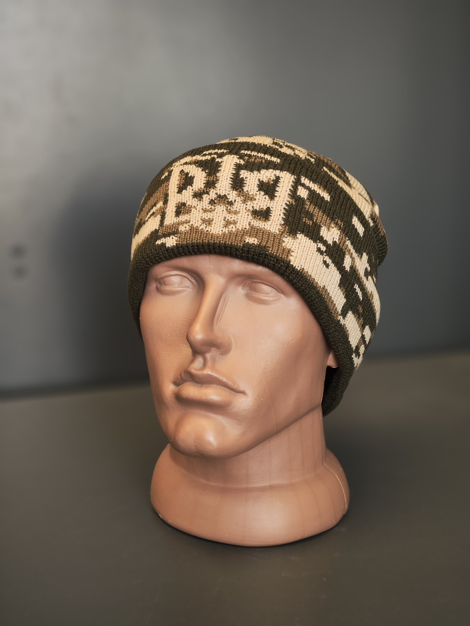 Шапка в'язана утеплена з відворотом та Гербом Піксель | Зимова шапка на флісі Піксель, фото 1