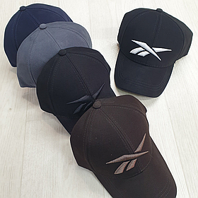 Чоловіча бейсболка з логотипом у різних кольорах