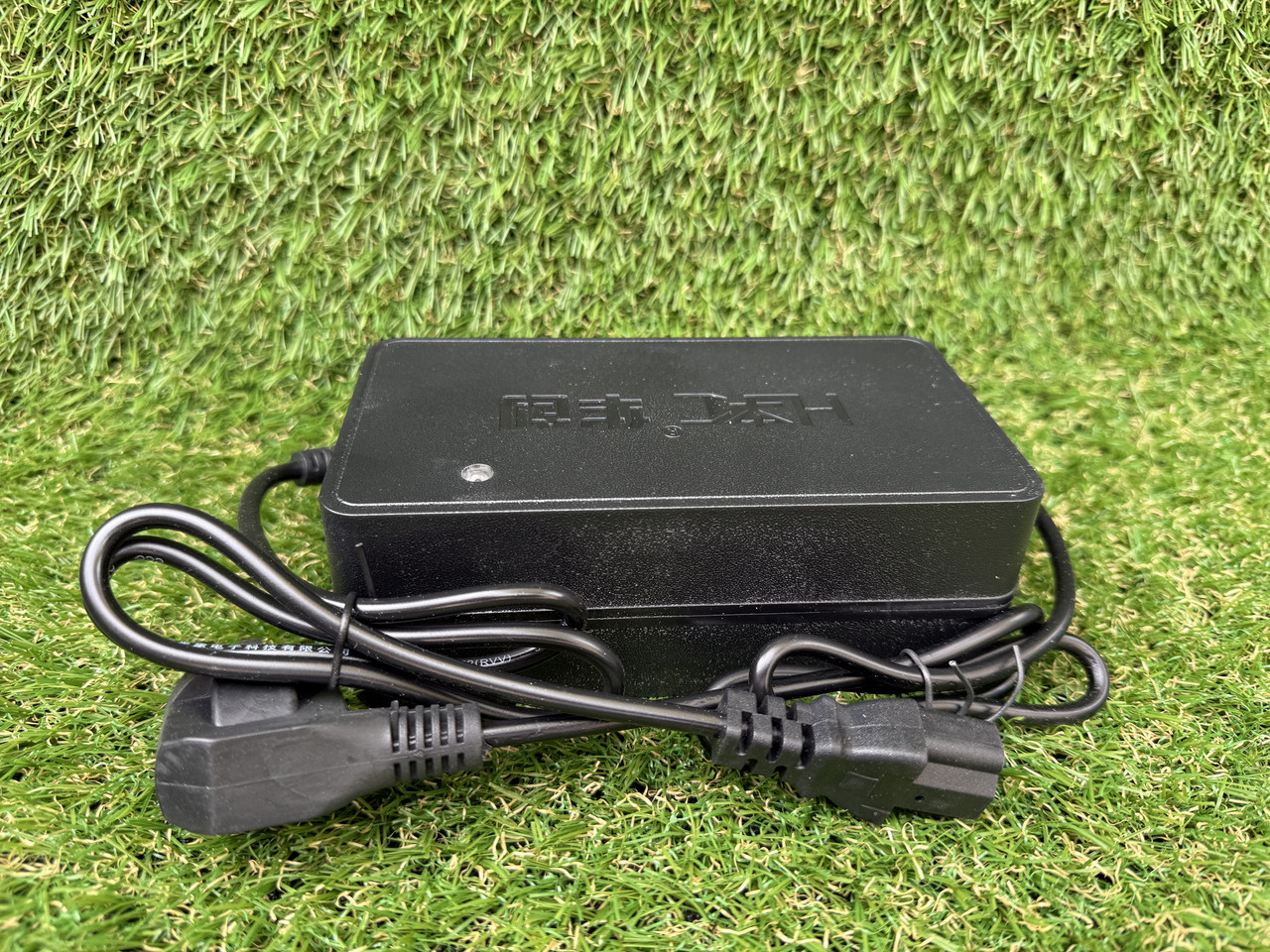 Зарядний пристрій для електротрайка Crosser Cargo 10/12 60V/32Ah/4.0A, фото 1