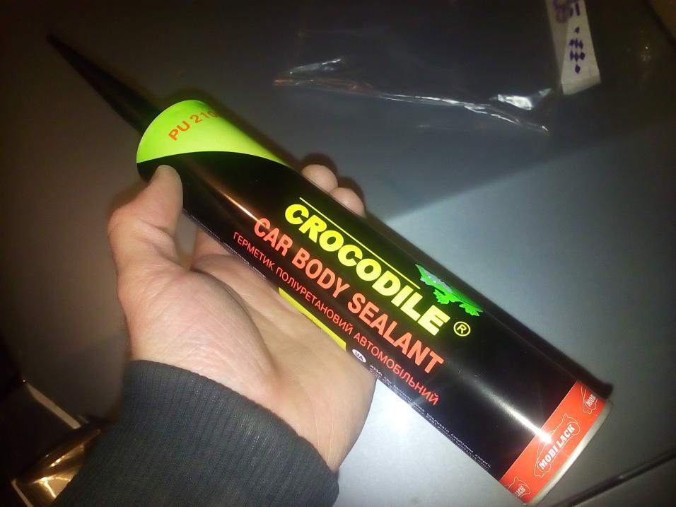 Герметик Crocodile для швів чорний 310 мл.