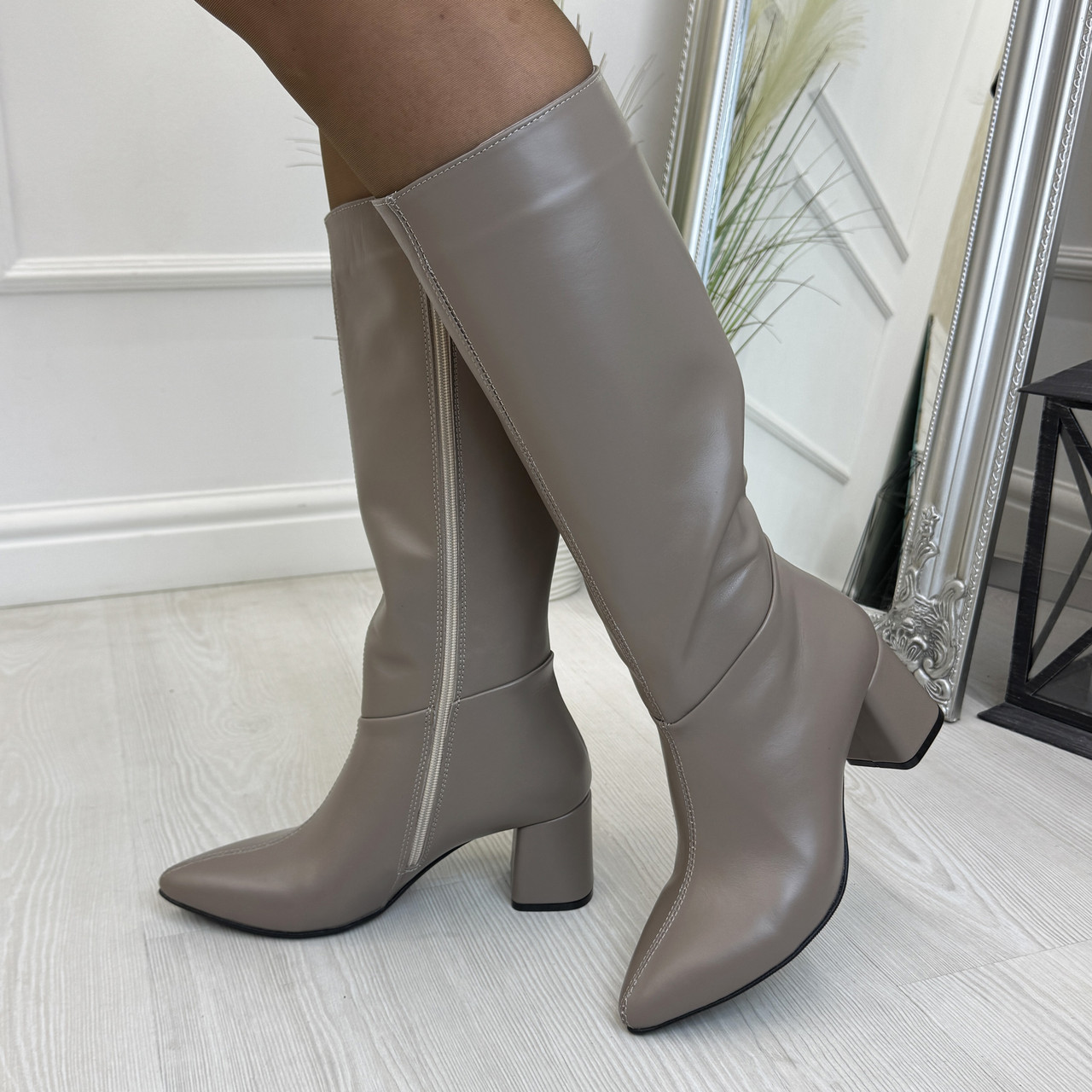 Чоботи жіночі шкіряні з гострим носком. Колір візон, фото 1