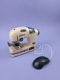 Швейна машинка на батарейках  6783 A на батарейках, імітація шиття, підсвічування, нитки, тканина, фото 2