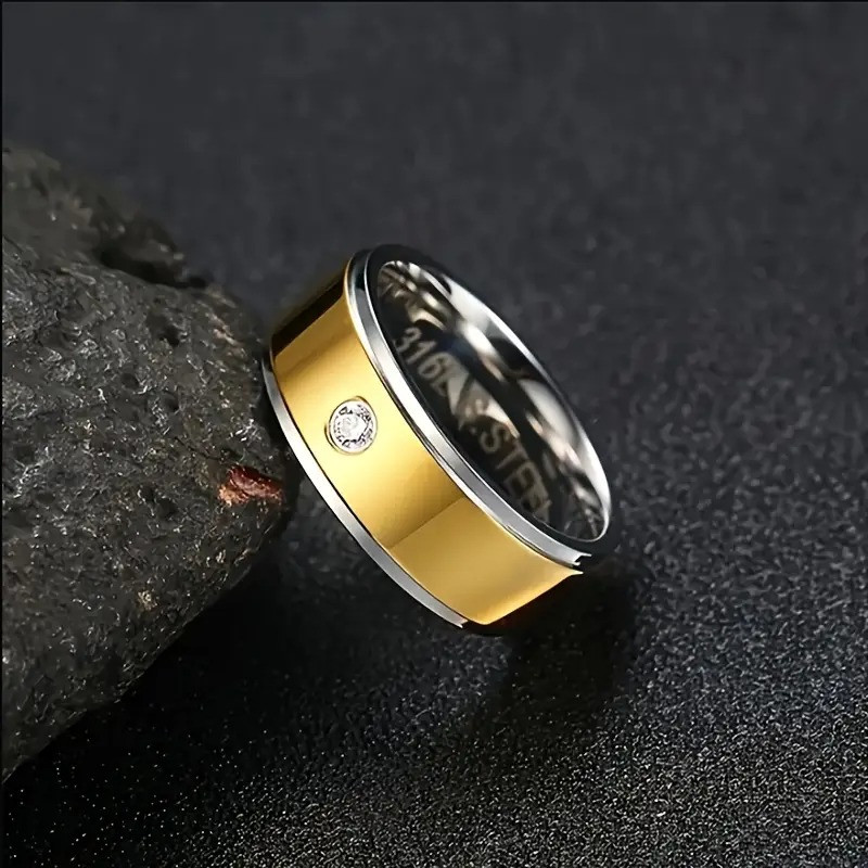 Чоловіча обручка сріблясто-золотиста з титанової сталі з білим каменем розмір 22 AurumLux024, фото 1