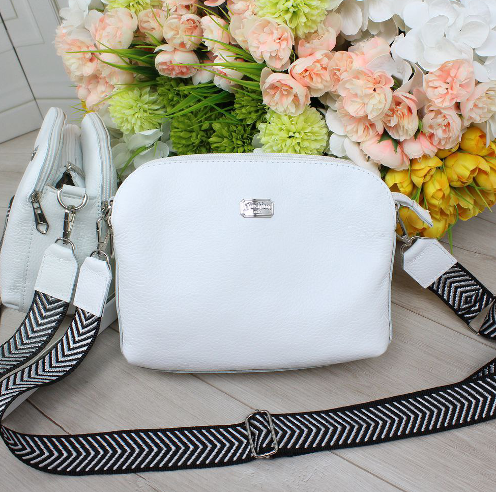 Шкіряна біла сумка через плече маленька на широкому ремені модна, фото 1