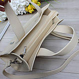 Жіноча бежева сумка велика через плече модна квадратна класика, фото 2