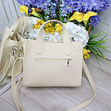 Жіноча бежева сумка велика через плече модна квадратна класика, фото 5