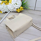 Жіноча бежева сумка велика через плече модна квадратна класика, фото 6