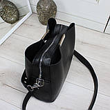 Шкіряна жіноча чорна сумка через плече квадратна середнього розміру модна на широкому ремені, фото 4