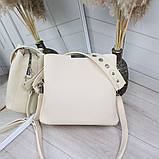 Шкіряна сумка жіноча бежева через плече середнього розміру модна на широкому ремені, фото 2