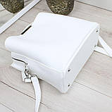 Біла жіноча сумка через плече середнього розміру на широкому ремені квадратна, фото 4