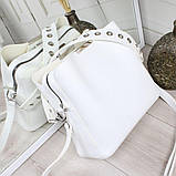 Біла жіноча сумка через плече середнього розміру на широкому ремені квадратна, фото 7