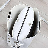 Біла жіноча сумка через плече середнього розміру на широкому ремені квадратна, фото 8