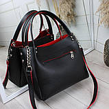 Шкіряна жіноча чорна сумка через плече квадратна середнього розміру модна з червоними обідками, фото 4