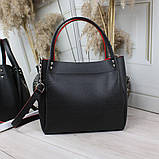 Шкіряна жіноча чорна сумка через плече квадратна середнього розміру модна з червоними обідками, фото 5