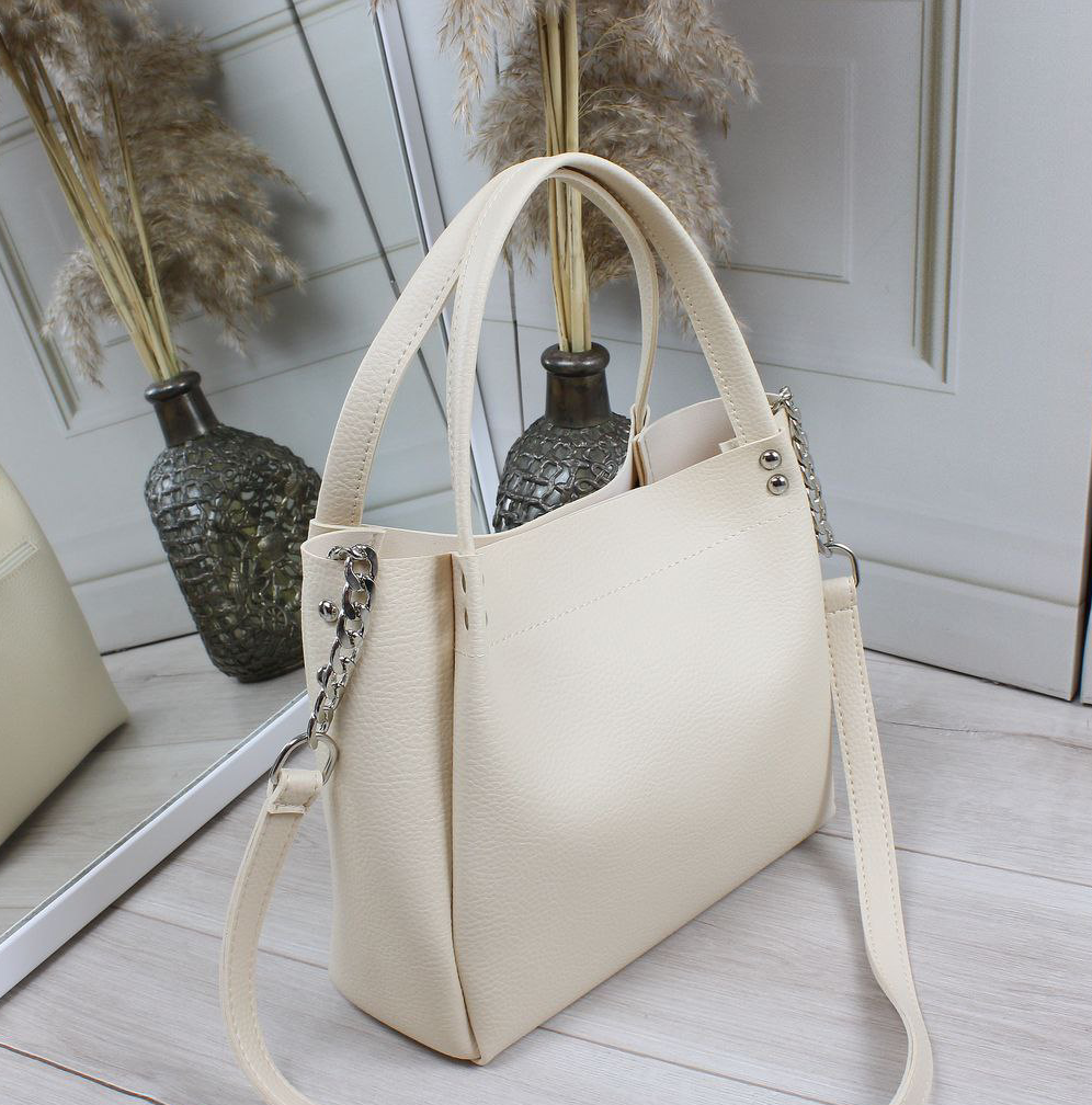 Шкіряна сумка жіноча бежева через плече квадратна середнього розміру модна, фото 1