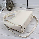 Шкіряна сумка жіноча бежева через плече квадратна середнього розміру модна, фото 2