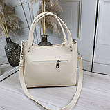 Шкіряна сумка жіноча бежева через плече квадратна середнього розміру модна, фото 3