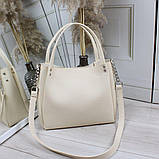 Шкіряна сумка жіноча бежева через плече квадратна середнього розміру модна, фото 4