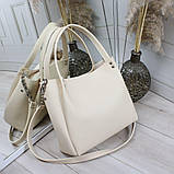 Шкіряна сумка жіноча бежева через плече квадратна середнього розміру модна, фото 5
