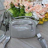 Шкіряна лакова сумка жіноча клатч на широкому ремені вечірня маленька через плече сіра, фото 2