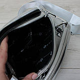 Шкіряна лакова сумка жіноча клатч на широкому ремені вечірня маленька через плече сіра, фото 4