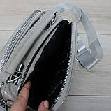 Шкіряна лакова сумка жіноча клатч на широкому ремені вечірня маленька через плече сіра, фото 7