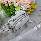 Шкіряна лакова жіноча сумка бежева клатч на широкому ремені вечірня маленька через плече, фото 5