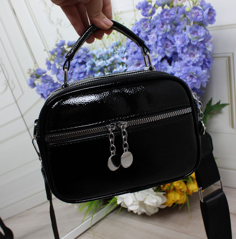 Шкіряна лакова жіноча чорна сумка клатч на широкому ремені вечірня маленька через плече, фото 1