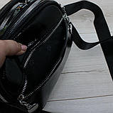 Шкіряна лакова жіноча чорна сумка клатч на широкому ремені вечірня маленька через плече, фото 7