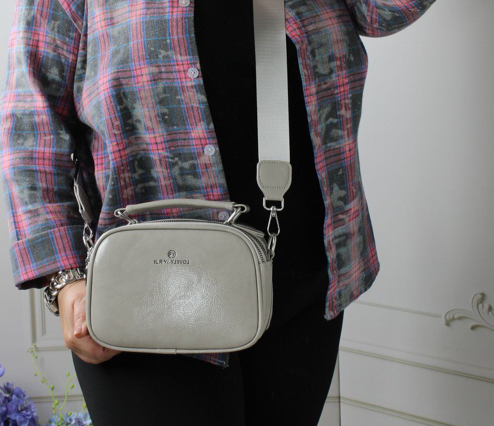 Шкіряна лакова сумка жіноча клатч на широкому ремені вечірня маленька через плече сіра, фото 1