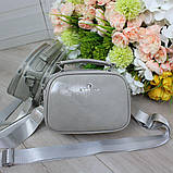 Шкіряна лакова сумка жіноча клатч на широкому ремені вечірня маленька через плече сіра, фото 9